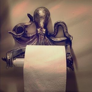 Octopus toilet paper holder
